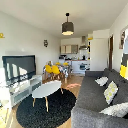 Joli Avec Parking Et Balcon Apartmán *