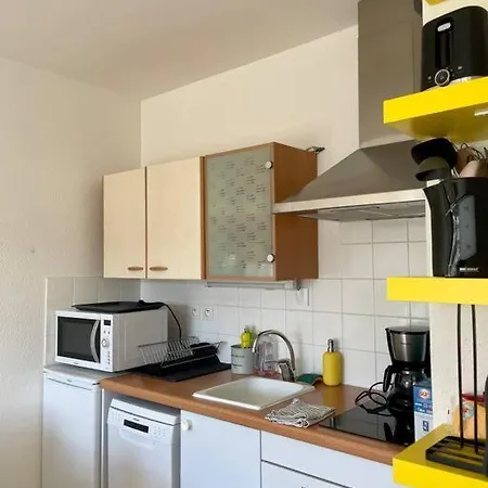 Joli Avec Parking Et Balcon *