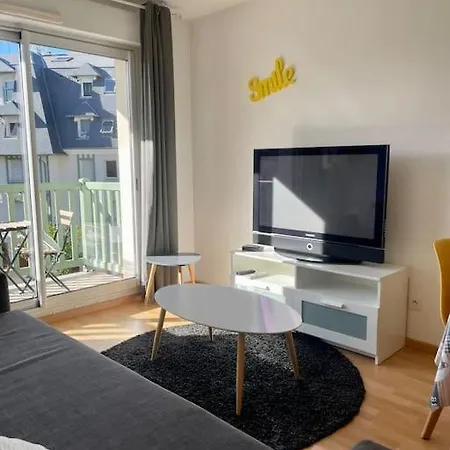 Joli Avec Parking Et Balcon *