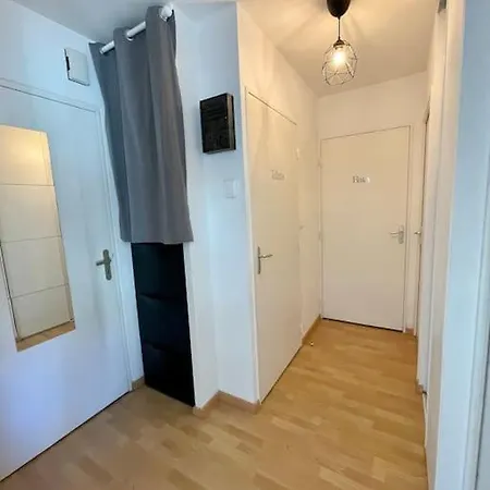 Joli Avec Parking Et Balcon Apartmán *