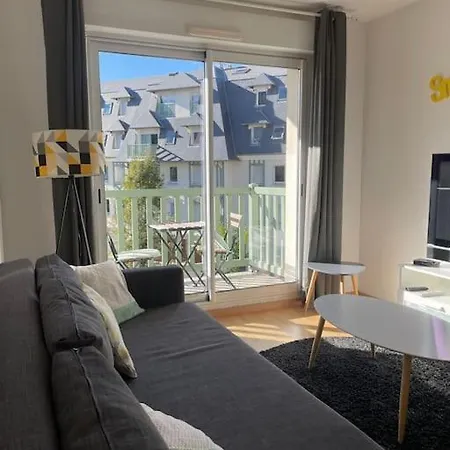 Joli Avec Parking Et Balcon Apartmán *